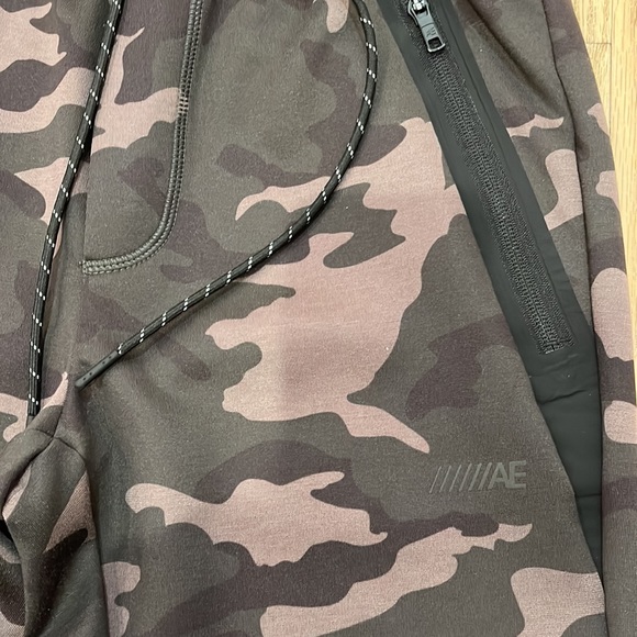 American Eagle Camo Joggers - Picture 4 of 7